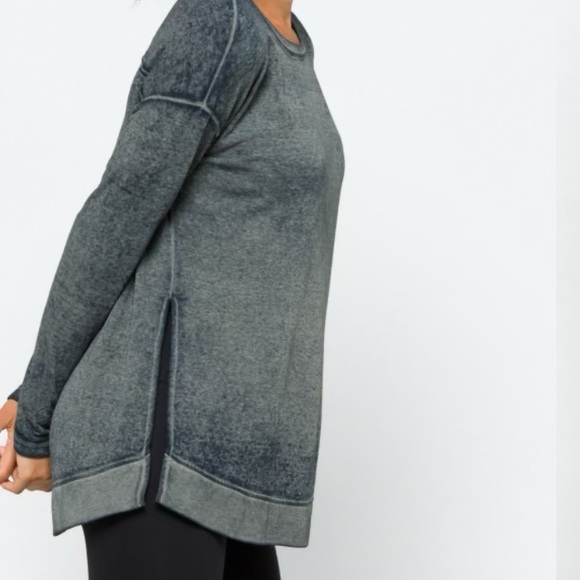 Burn out crew neck tunic. Thread 4 Thought. High-low style w/ split sides. - Picture 4 of 4